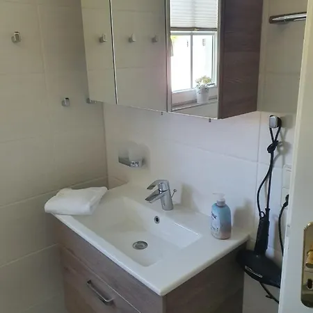 Appartement Ferienapartment Wiese & Auf Ruegen Neddesitz